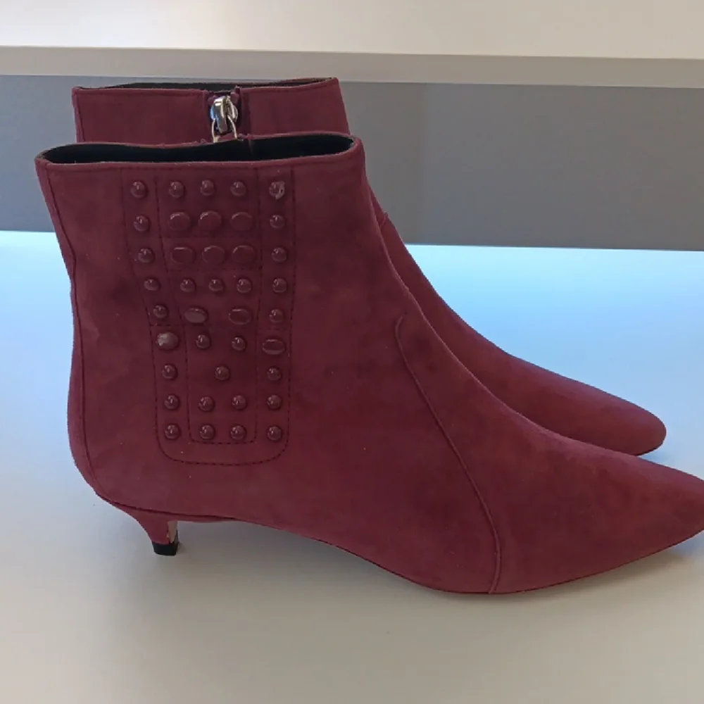 Tod's Chic Red Ankle Booties